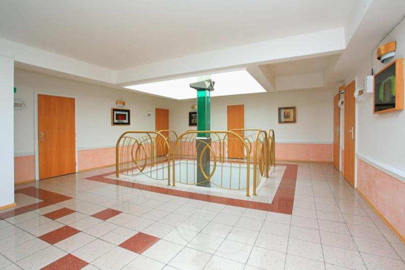 קרמניצה Hotel Central מראה חיצוני תמונה