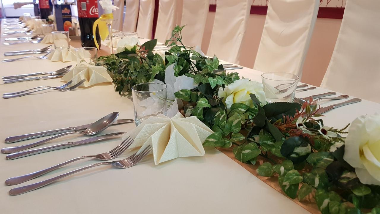 קרמניצה Hotel Central מראה חיצוני תמונה